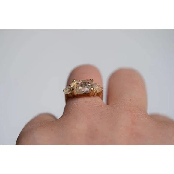 Size 6 Gold Engagement Ring, 14k Solid Gold, Three Stone Wedding Ring Ro… - Picture 3 of 5